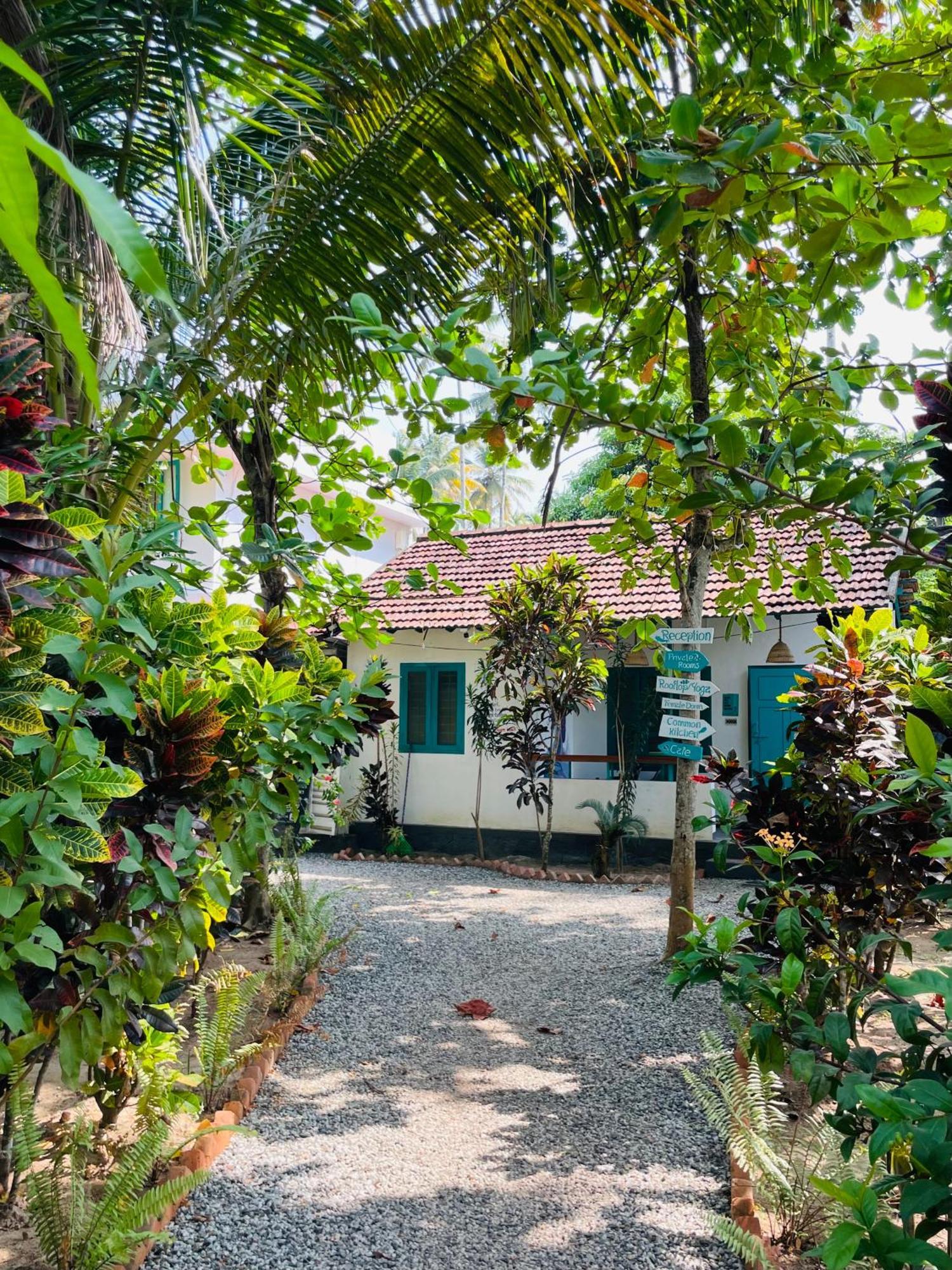 Cliff & Coral Hostel Варкала Екстериор снимка